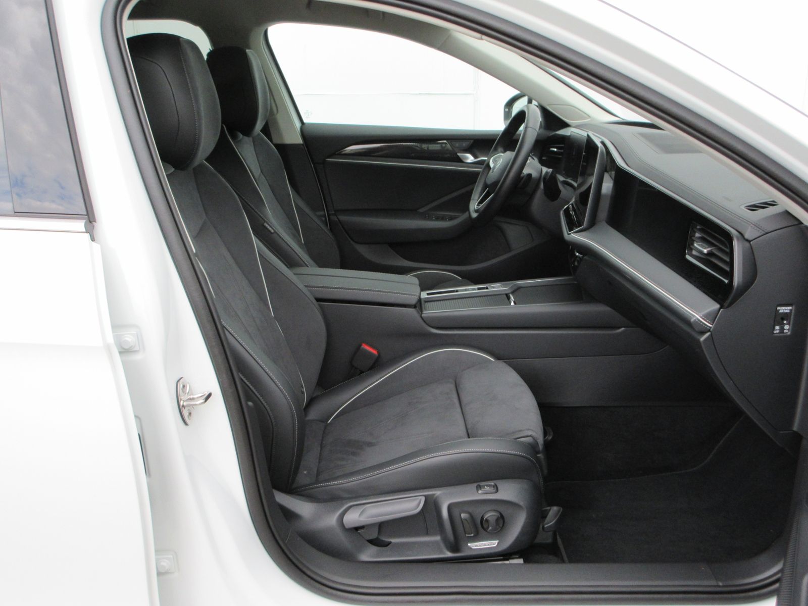 Passat Variant 1.5 eTSI DSG IQ.DRIVE/AHK/LED/NAV