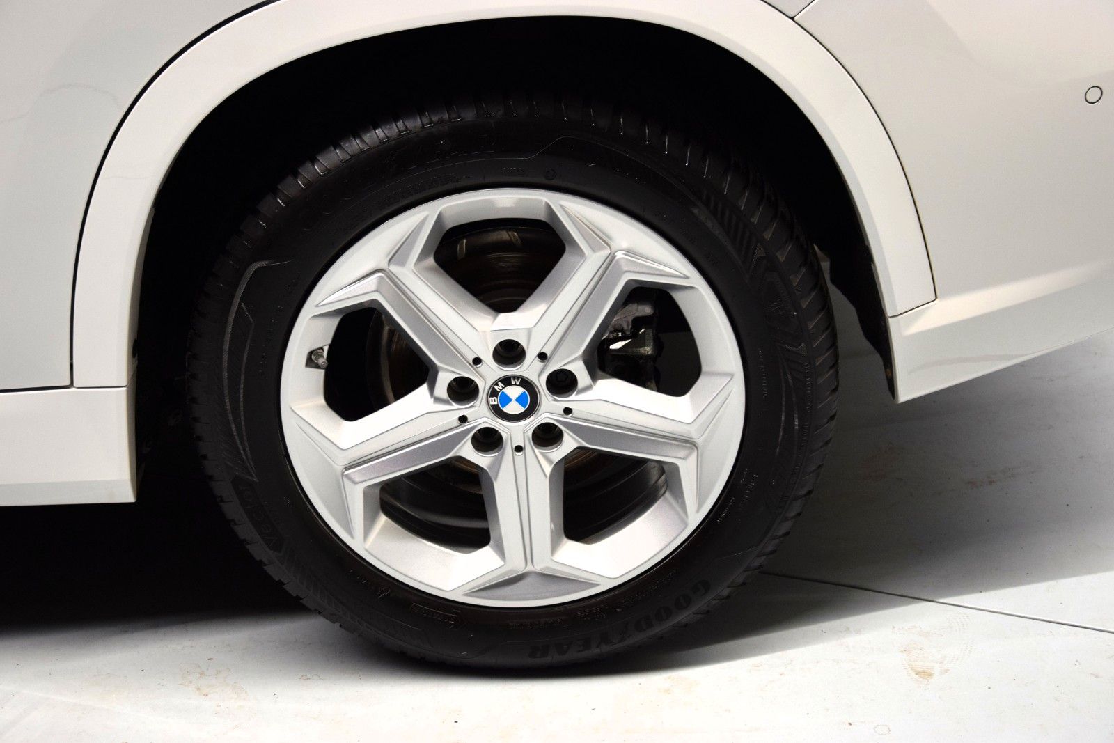 Fahrzeugabbildung BMW X1 sDrive 20 i M Sport Pano ACC HuD Memory H&k