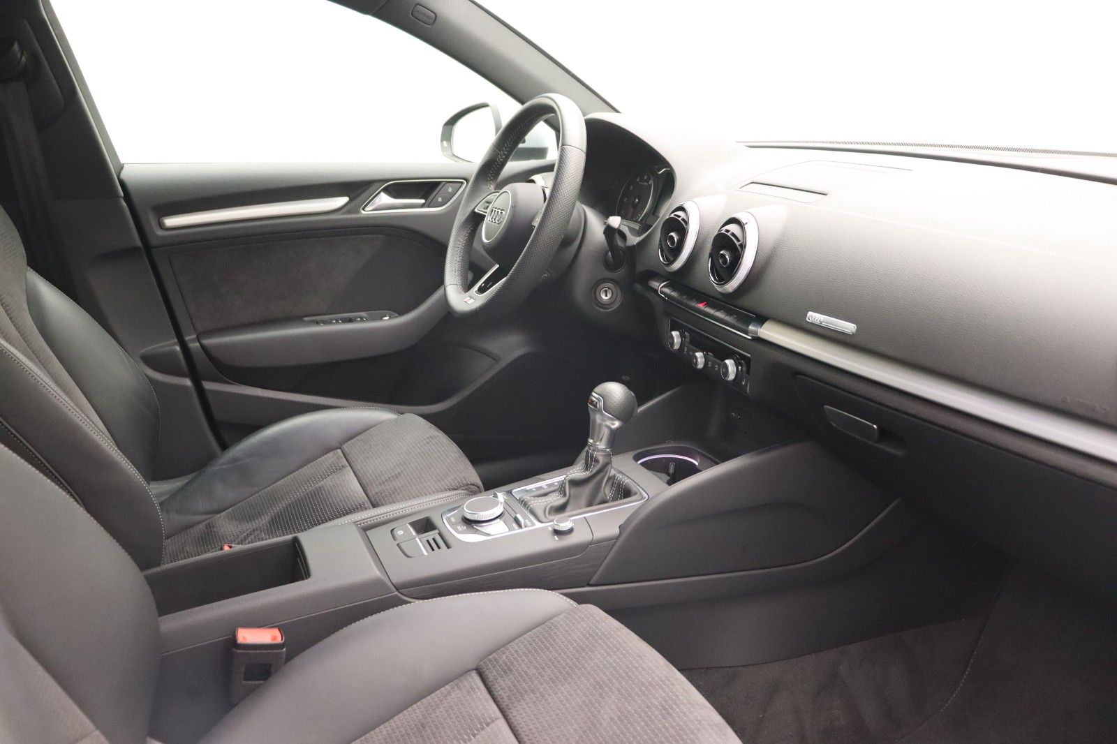 Fahrzeugabbildung Audi A3 Sportback 35 TFSI Sport S-Line