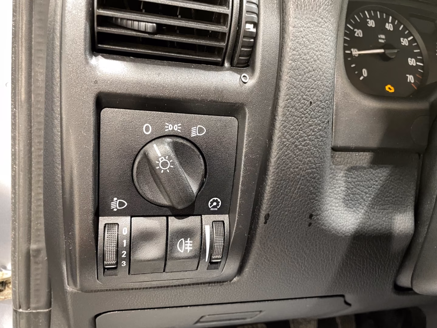 Opel Astra 2009 — photo 14