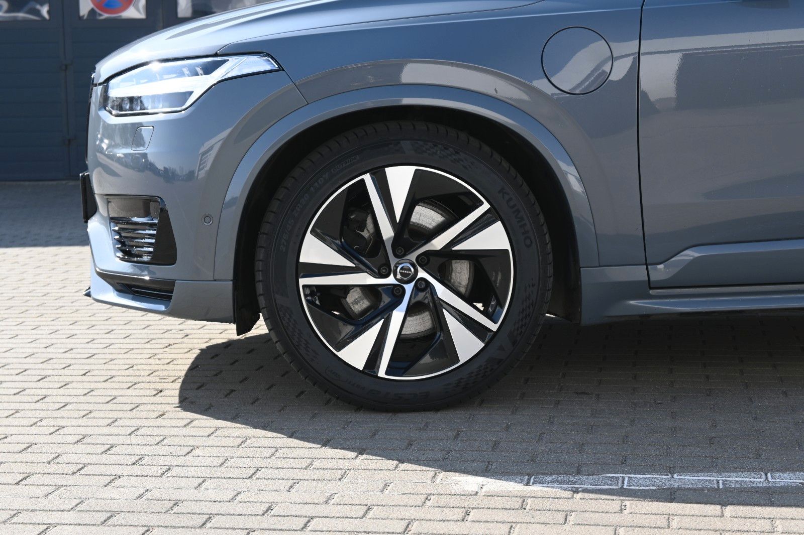 Fahrzeugabbildung Volvo XC90 R Design RC T8 Plug-In Hyb.AWD*LUFT*AHK*LED