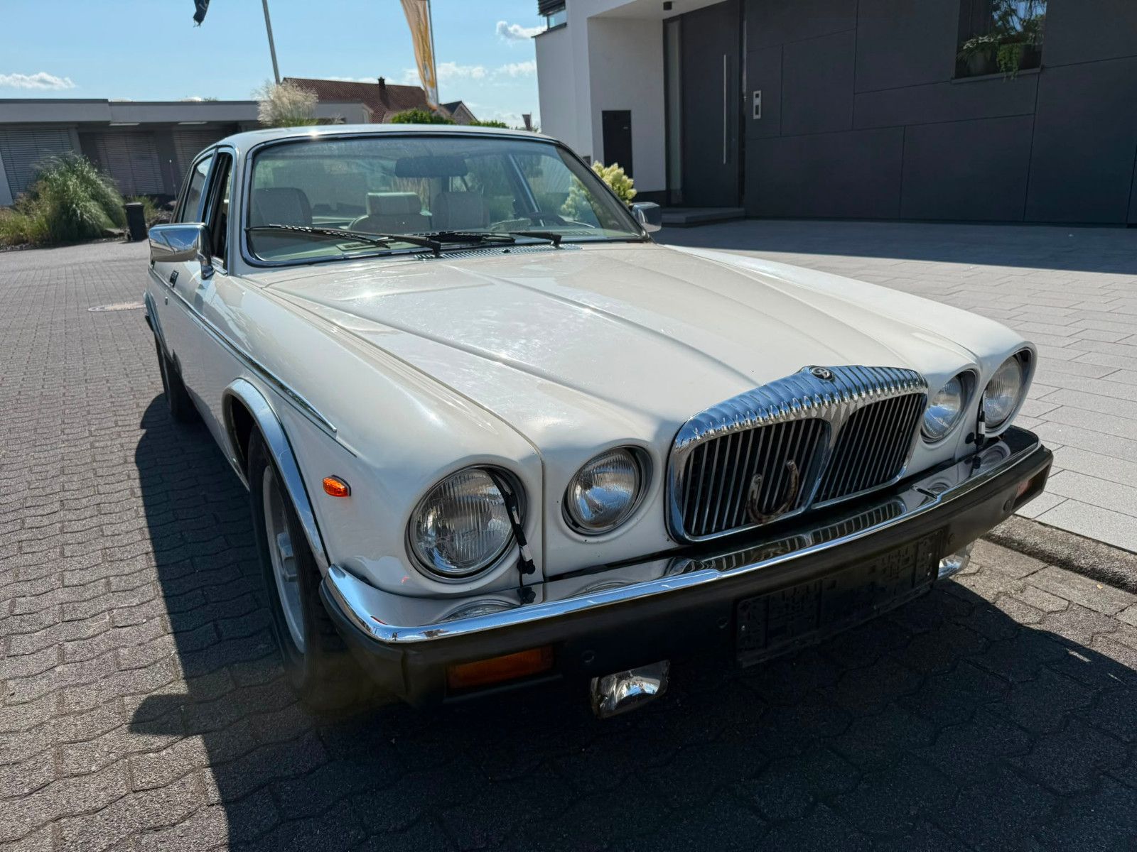 Fahrzeugabbildung Jaguar XJ12 Double Six Serie 3 Daimler H-KENNZEICHEN