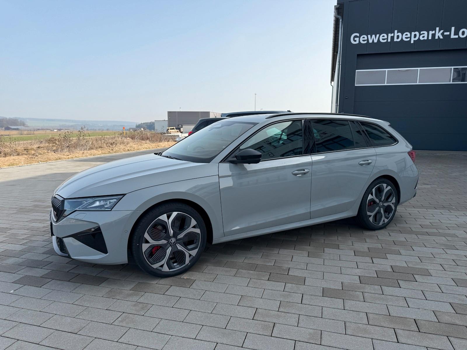 Skoda Octavia RS Combi+DCC+AHK+PANO+CANTON