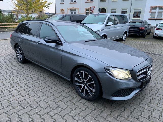 Mercedes-Benz E 220 d Avantgarde / Night / Kamera / Wide / DAB