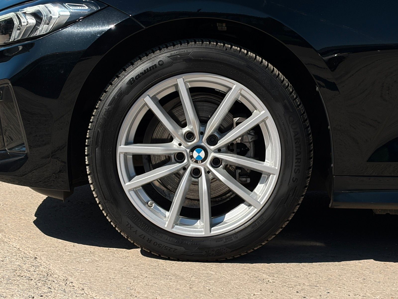 Fahrzeugabbildung BMW 318i Limo Autom. SHZ LED LKA TEMP CarPlay Navi