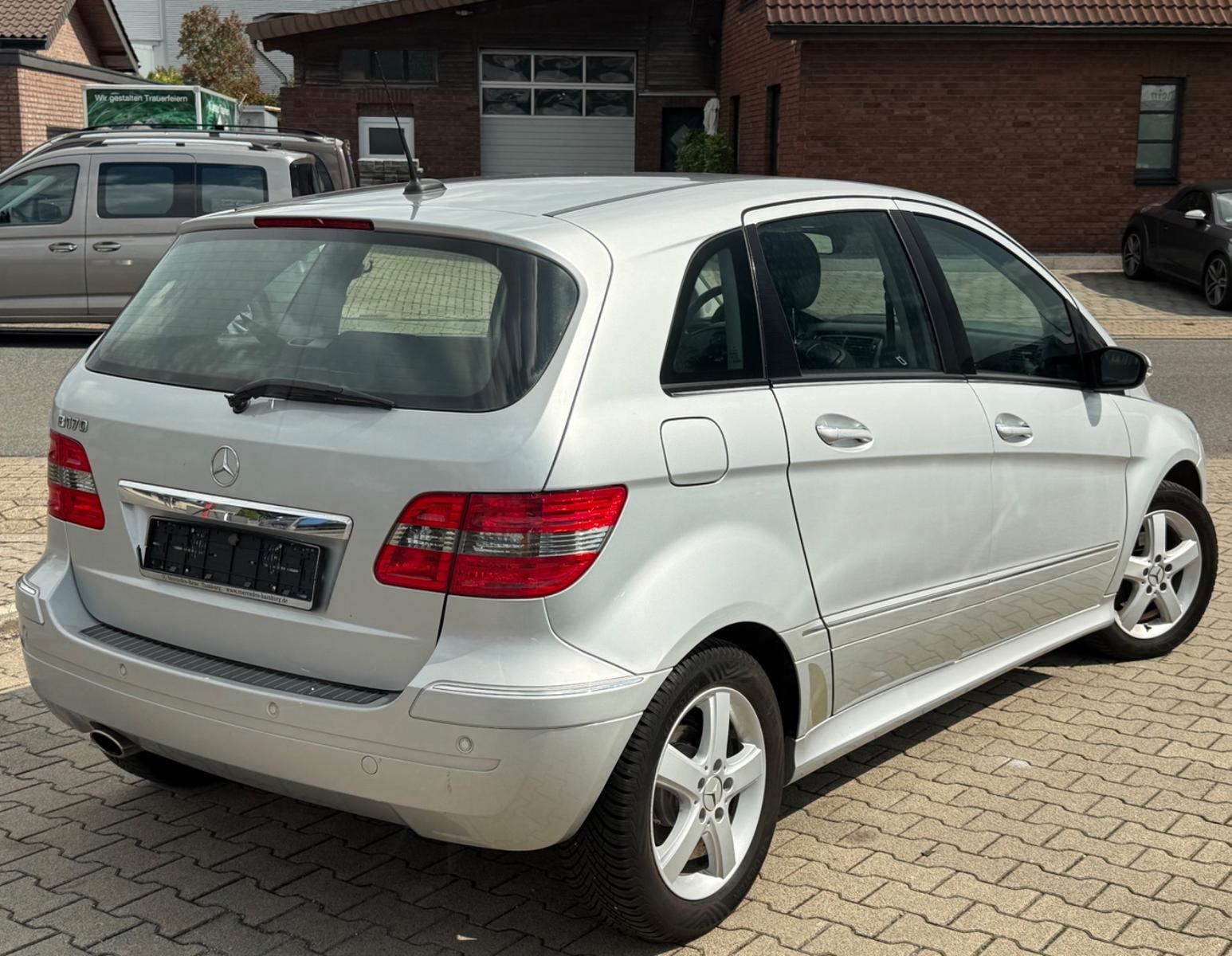 Mercedes-Benz B170 2005 — interior
