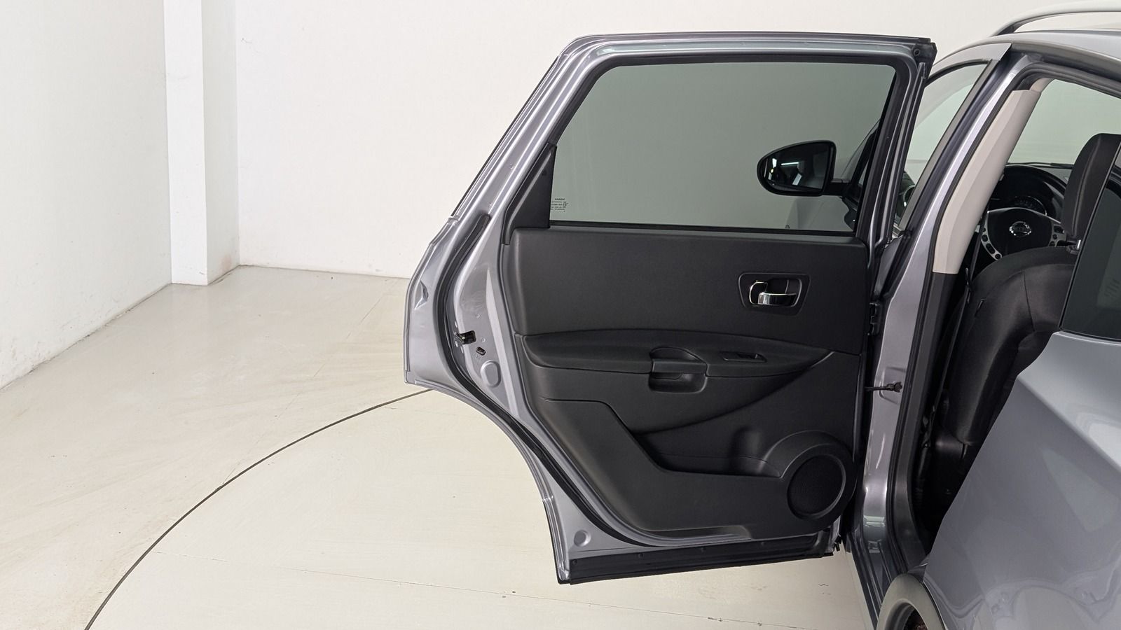 Fahrzeugabbildung Nissan Qashqai+2 2.0i 4x4 * AHK * Navi * Pano Acenta 7-