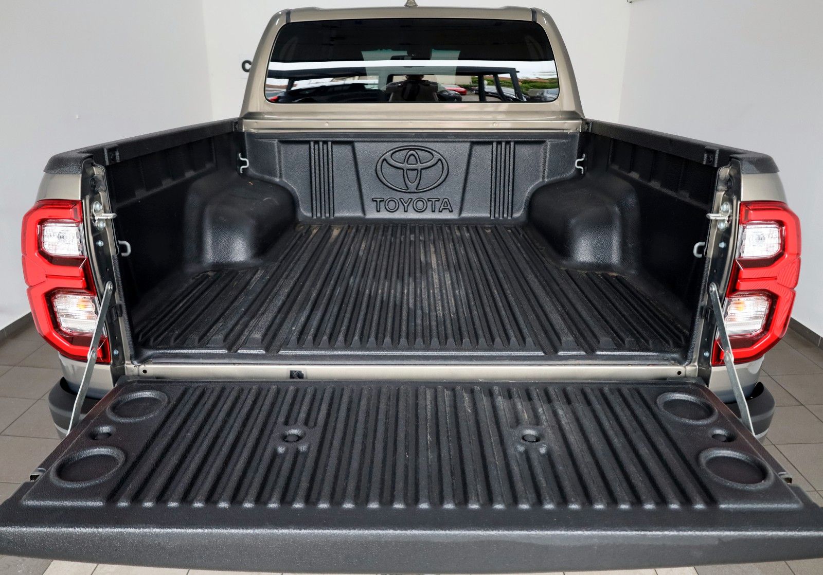 Fahrzeugabbildung Toyota Hilux 2.8 D-4D Invincible,Navi,ACC,  AHK
