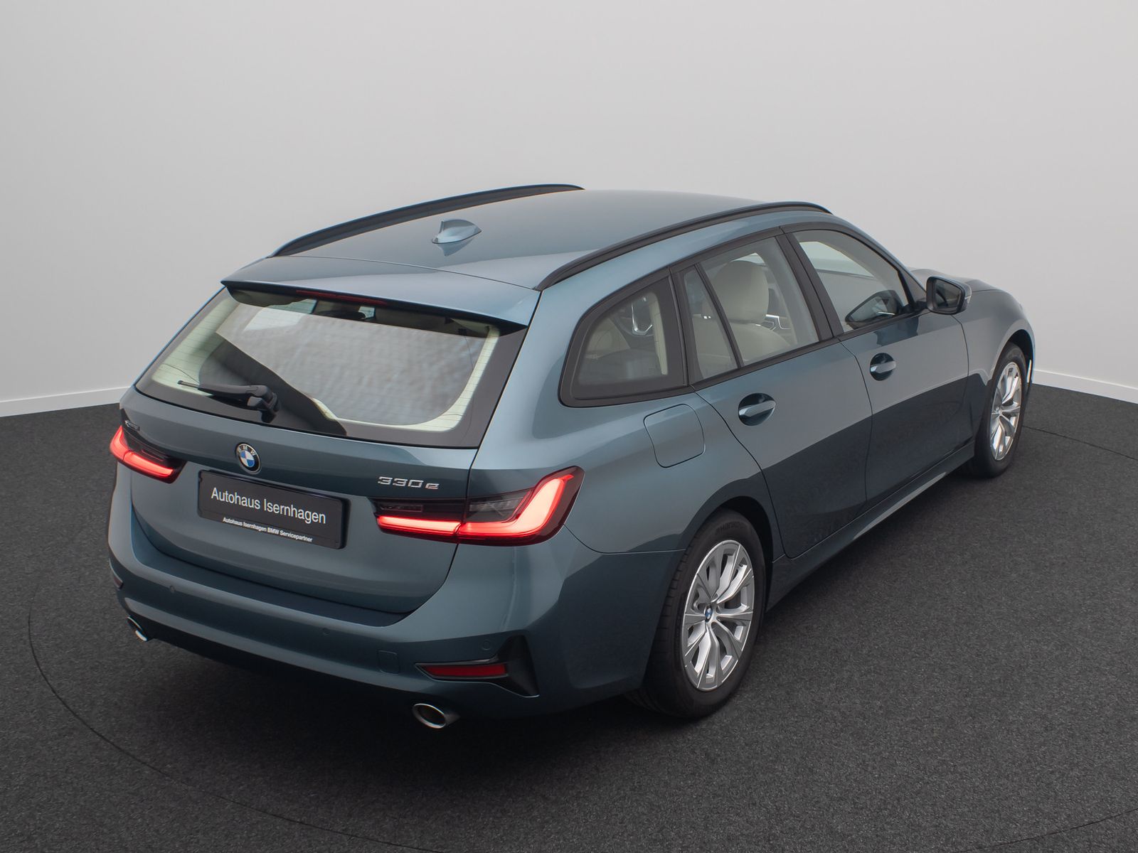 Fahrzeugabbildung BMW 330e xD Alarm HUD H/K DAB Memory Leder Sport