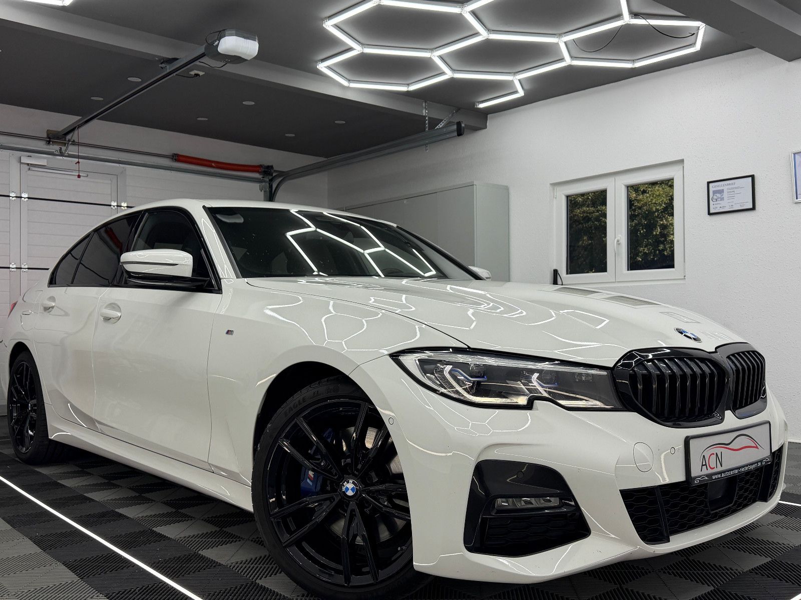Fahrzeugabbildung BMW 330 i Lim. M SPORT/AHK/HuD/ACC/LASER/DE FZG