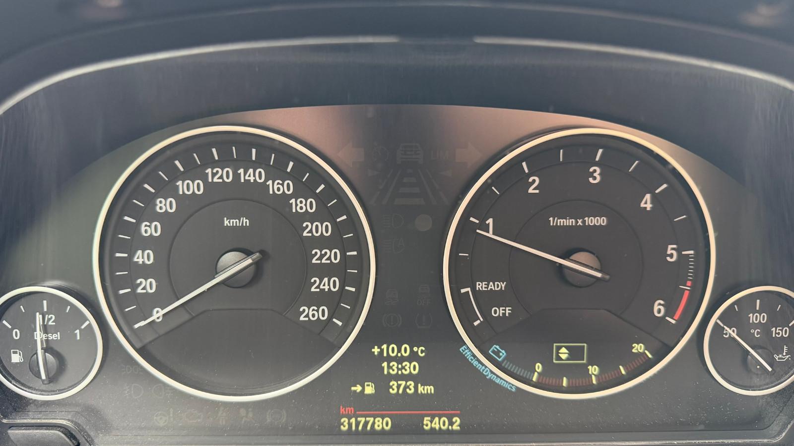 BMW 318 2013 — photo 9