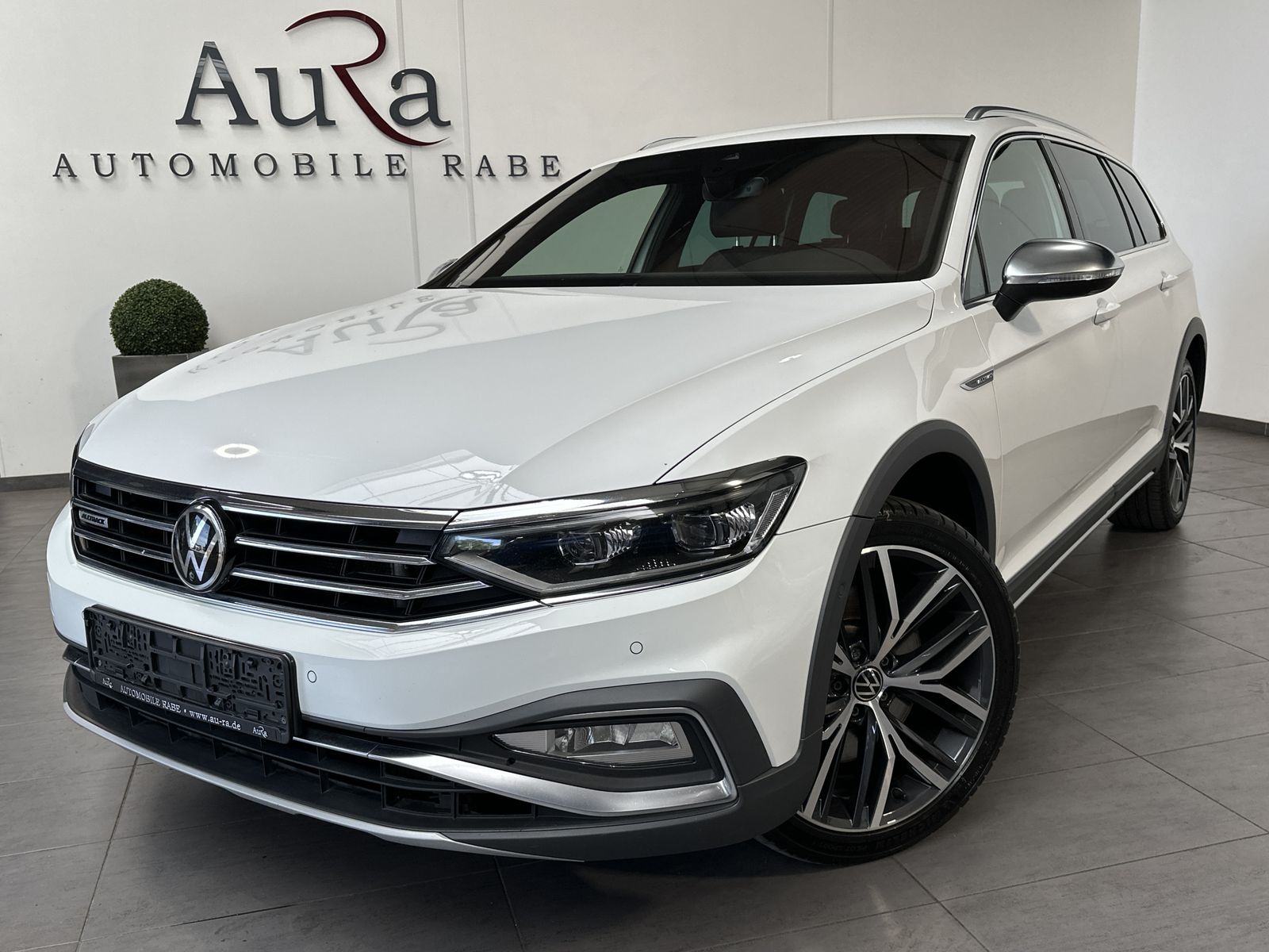 Fahrzeugabbildung Volkswagen Passat Alltrack 2.0 TSI 4M NAV+LED+AHK+VCOCK+360