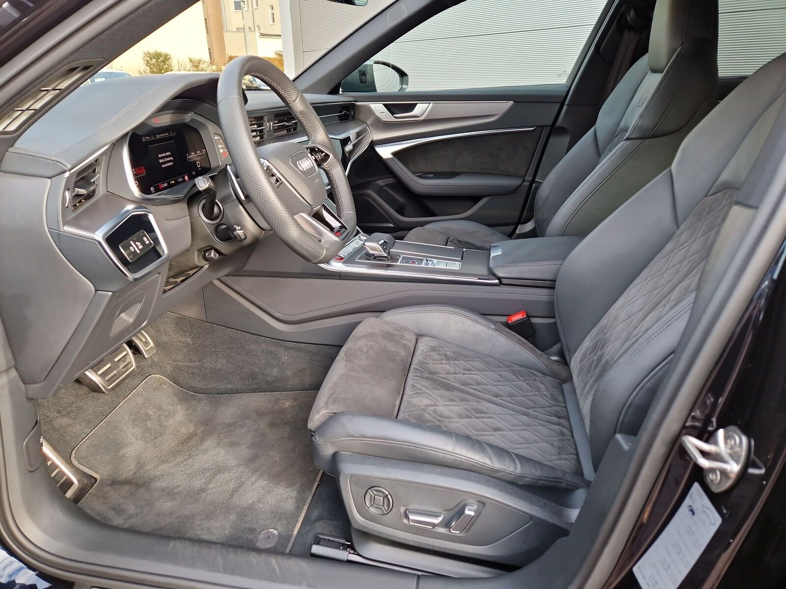Fahrzeugabbildung Audi RS6 Avant DYNAMIK+ KERAMIK AHK NACHT LUFT B&O