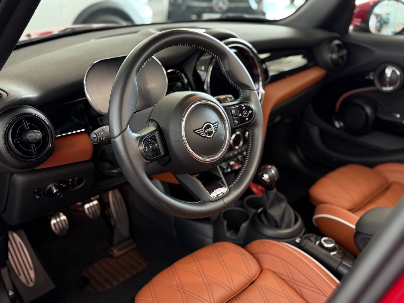 Fahrzeugabbildung MINI COOPER 1.5 5-trg.  John Cooper Works Trim