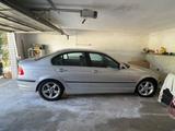 BMW 323i - - silberne BMW 323