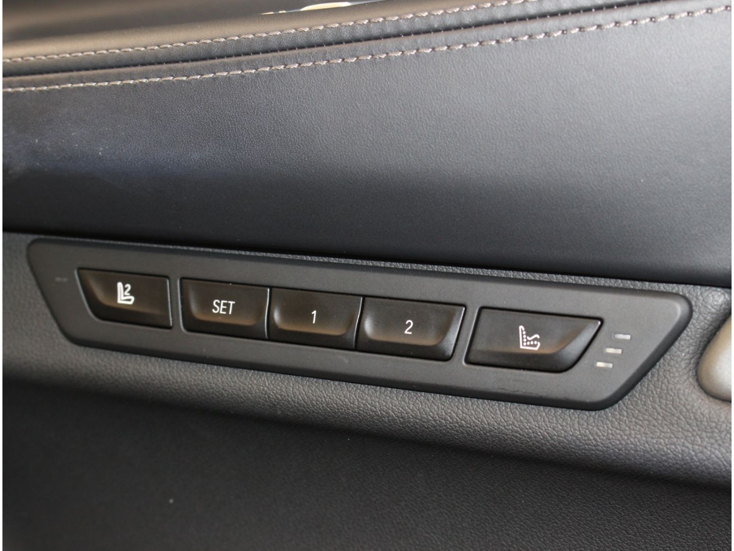 Fahrzeugabbildung BMW 740 d xDrive Laserlicht Standhzg.*HUD*Laser