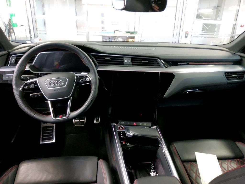 Fahrzeugabbildung Audi SQ8 e-tron Quattro/HUD/AHK/B&O/360°CAM/