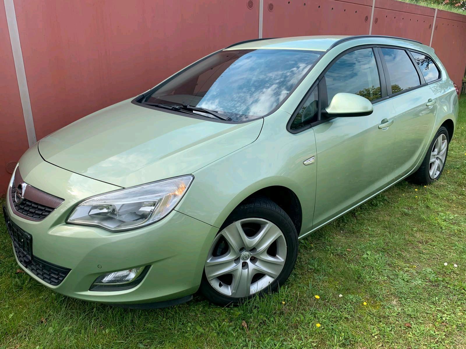 Opel Astra, 2011