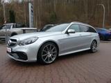 Mercedes-Benz E63 AMG*5.5*V8*Bi-Turbo*LED*360*SHZ*Pano*BT*Navi - Mercedes E 63 AMG mit Schiebedach