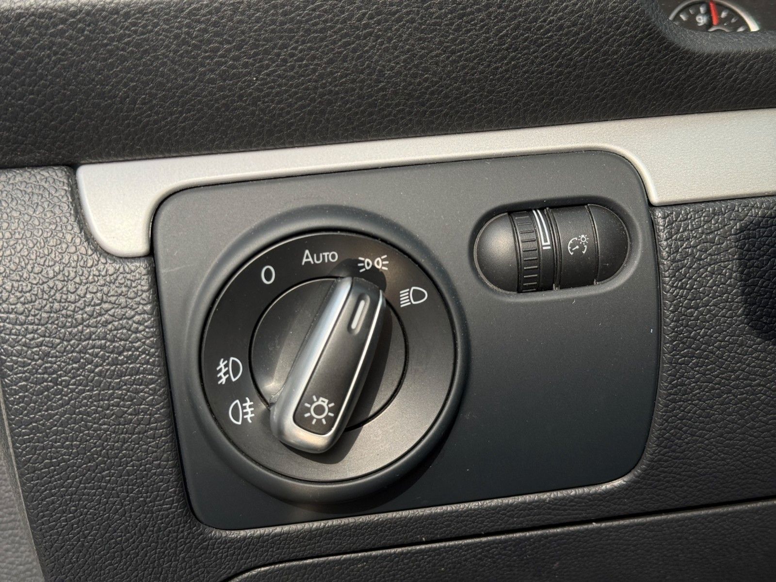 Fahrzeugabbildung Volkswagen Eos Sport&Style *Pano*Kamera*Bi-Xen*Parklenkass*