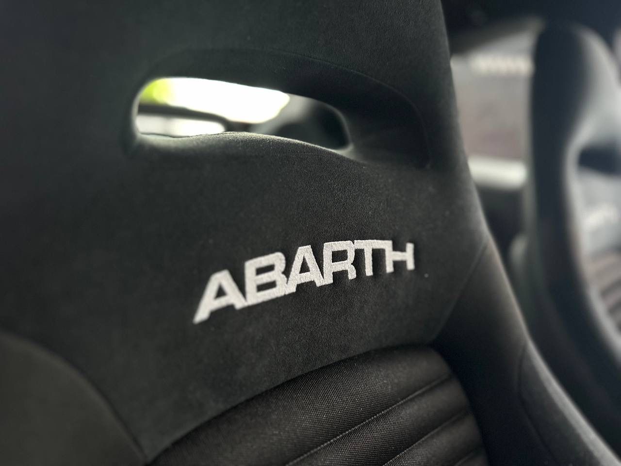 Fahrzeugabbildung Abarth 695C BEATS KLIMA NAVI 17" ALU