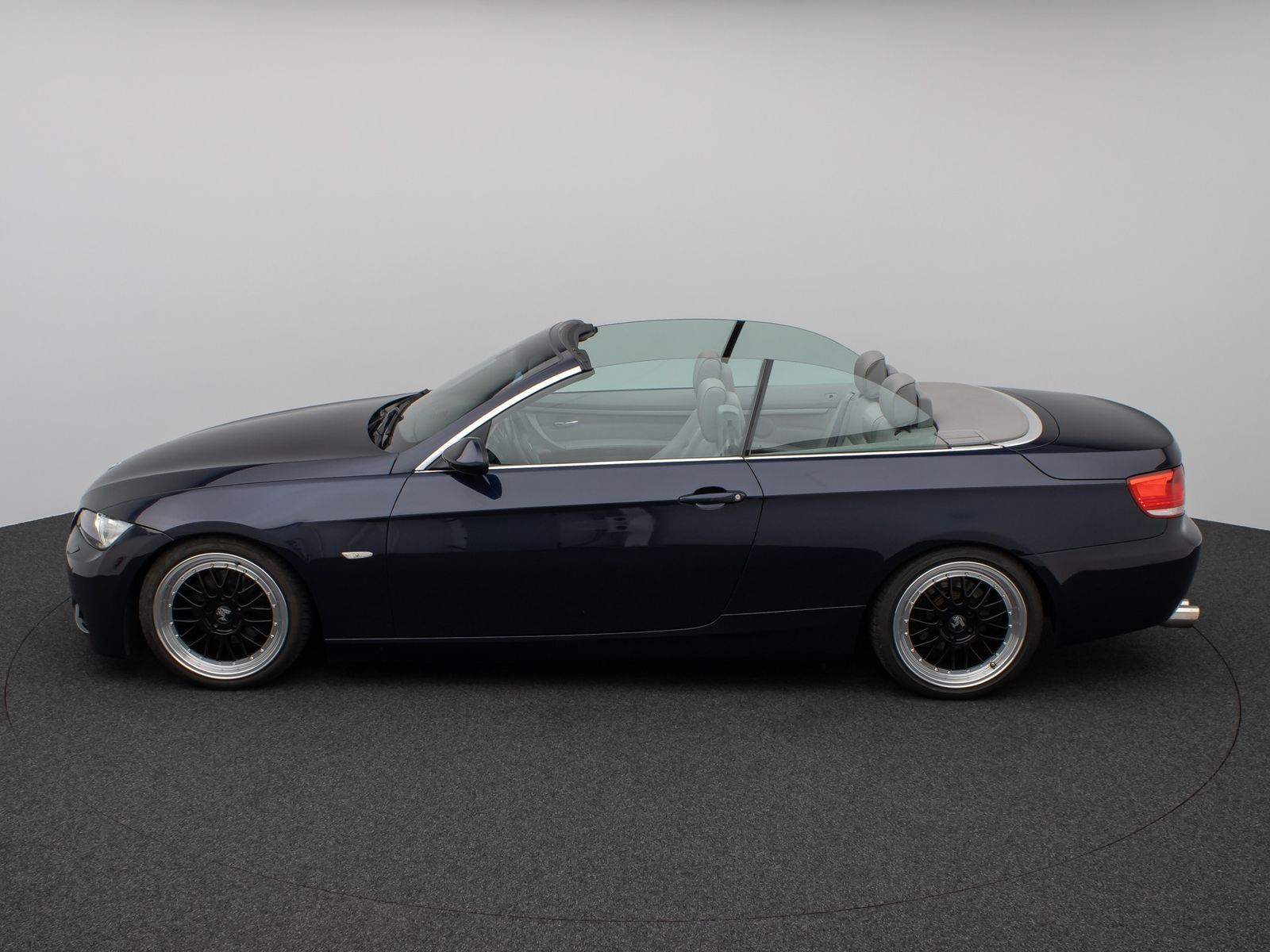 Fahrzeugabbildung BMW 320i Cabrio PDC Navi Sitzhzg Xenon 8fach Sport