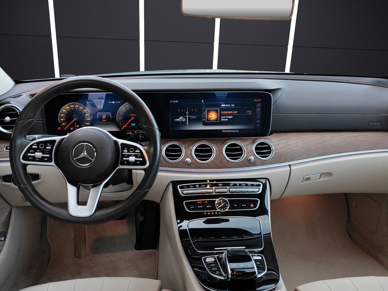 Fahrzeugabbildung Mercedes-Benz E 300 e*Navi*360°Cam*SitzHZ*Ambiente*Head-up*