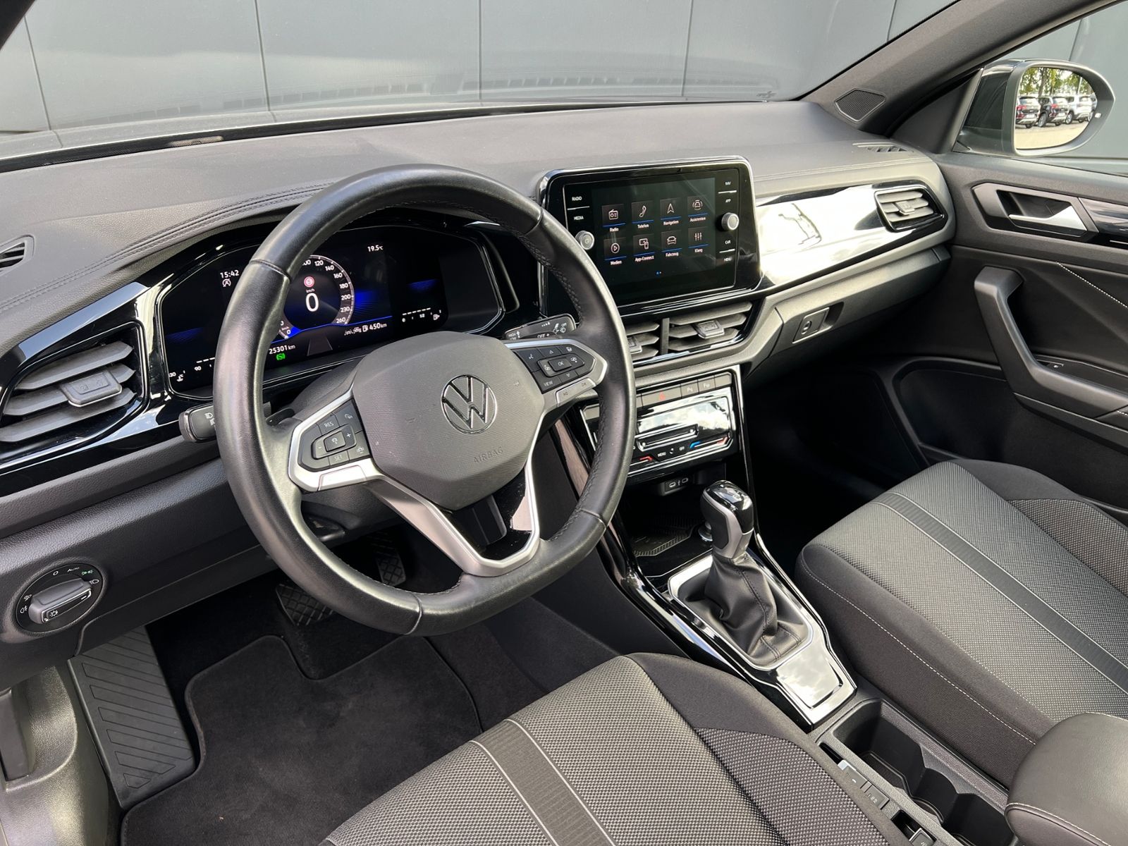 Fahrzeugabbildung Volkswagen T-Roc Cabriolet Style 1.5 TSI DSG *AHK, LED, Bla