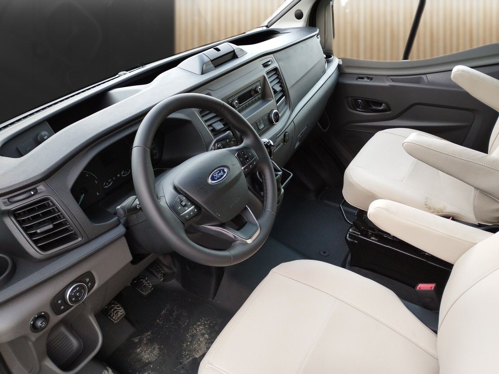 Fahrzeugabbildung Karmann Dexter 4x4 DE 560 AW Allrad 4x4, Rückfahrkamera