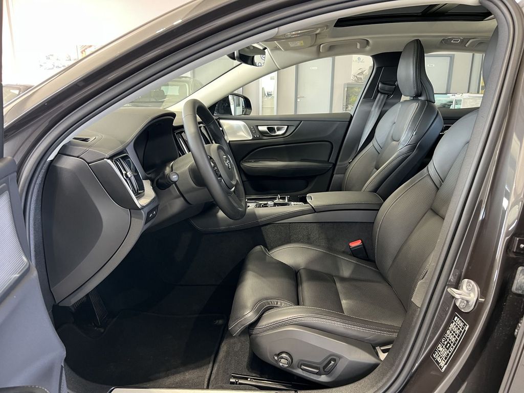 Volvo S60 T8 Ultimate Dark Recharge AWD Massage B&W