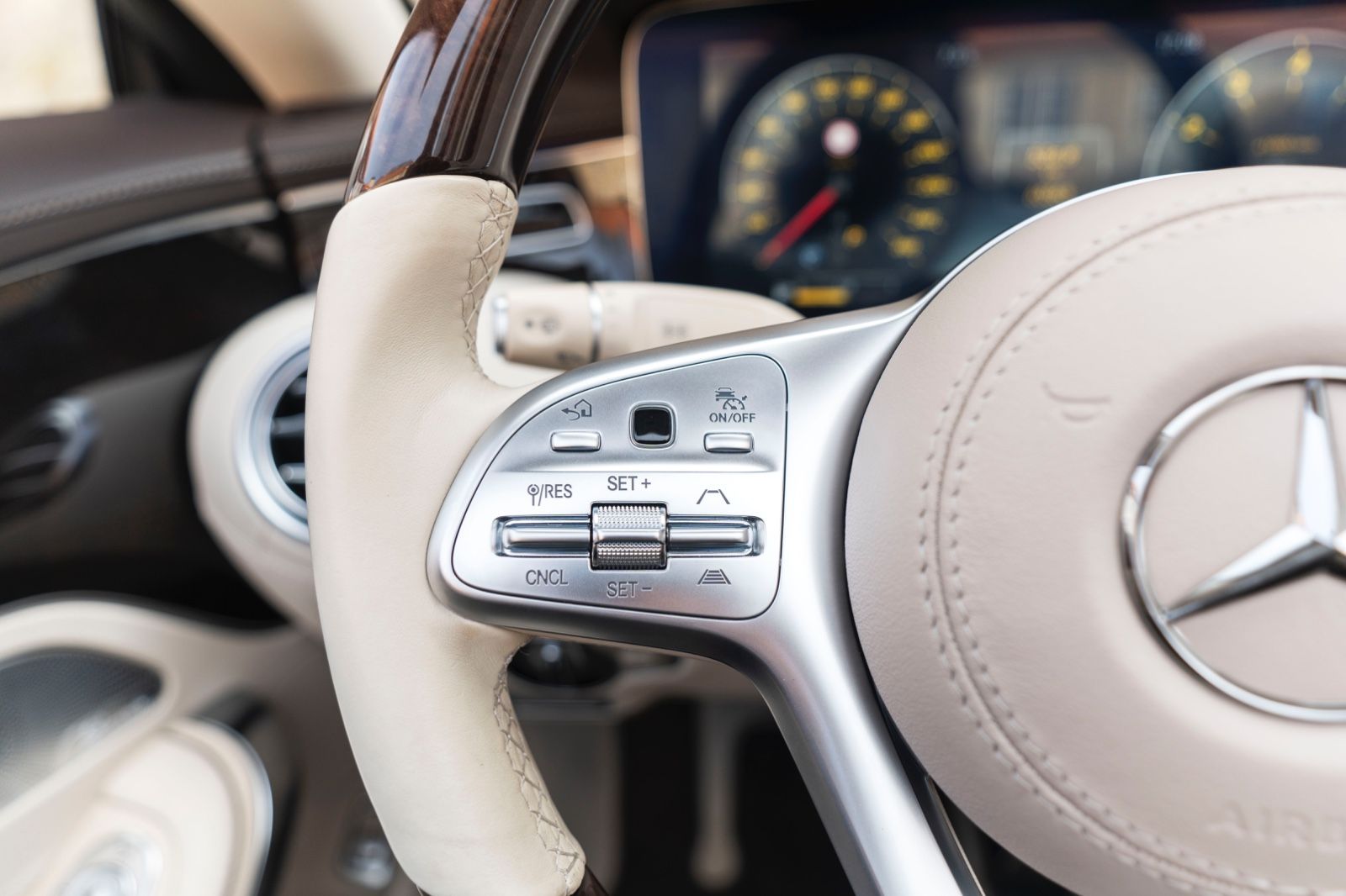Fahrzeugabbildung Mercedes-Benz S 560 Cabriolet Burmester 360° LED ACC Massage