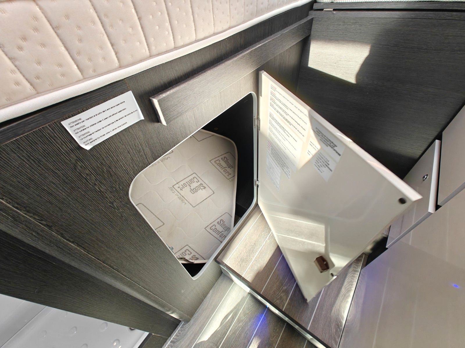 Fahrzeugabbildung Roller Team Kronos 287 TL - Face2Face, Hubbett, Einzelbetten