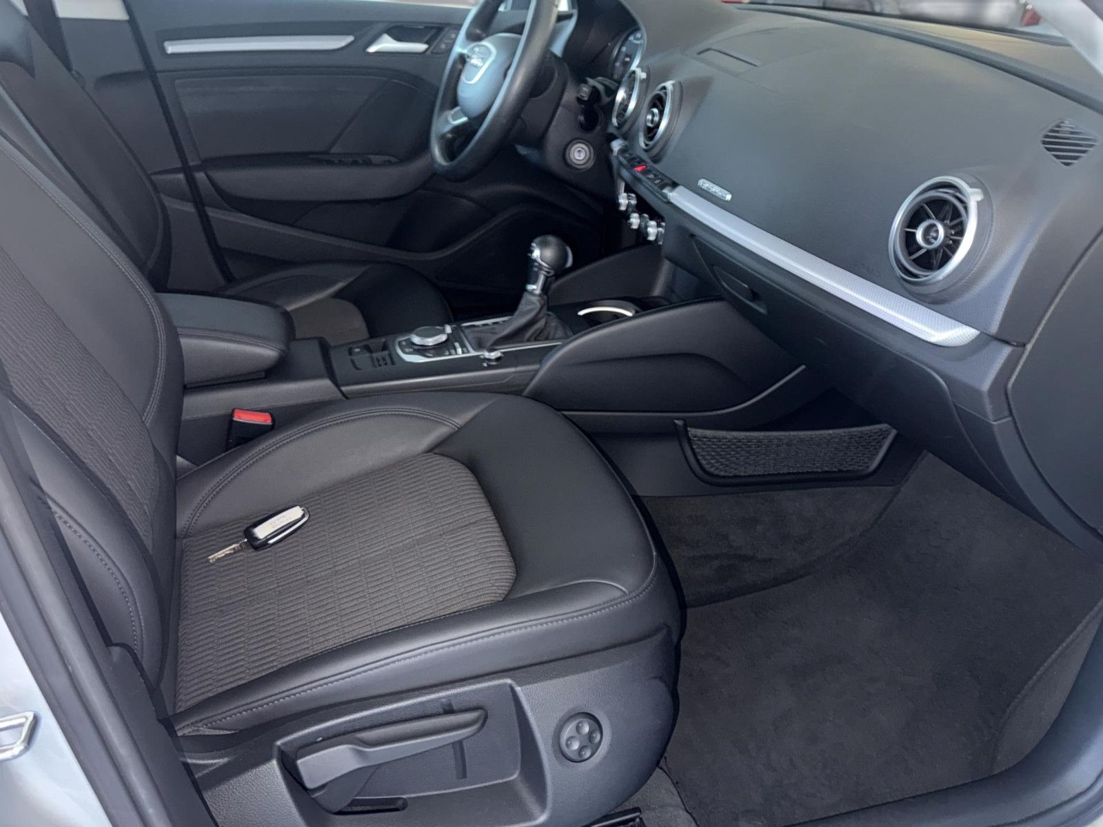 Fahrzeugabbildung Audi A3 Sportback quattro/ Unfallfrei/ 2. Hd/