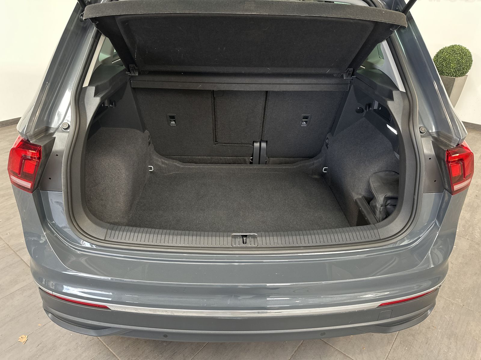 Fahrzeugabbildung Volkswagen Tiguan 1.5 TSI DSG Active NAV+LED+KAMERA+ACC+2HD