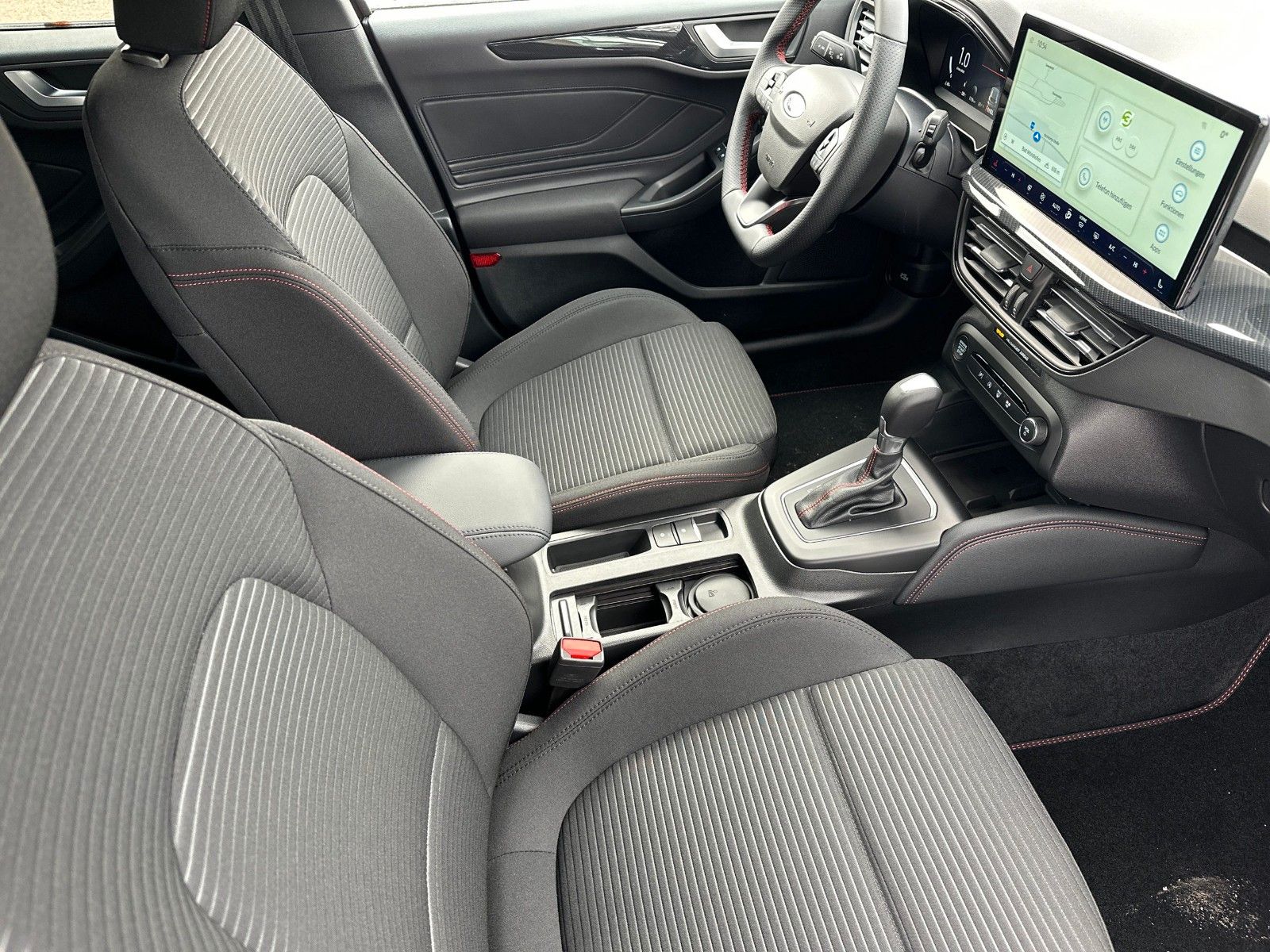 Fahrzeugabbildung Ford Focus Turnier ST-Line X, FAHRASSISTENZPAKET