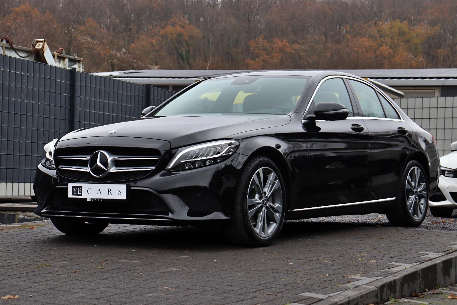 Mercedes-Benz C 300 Avantgarde *LED*RFK*NAVI*CAR-PLAY*AHK*