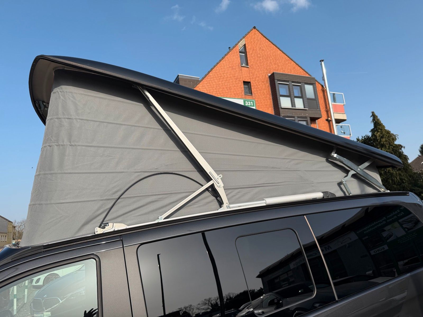 Fahrzeugabbildung Mercedes-Benz V300 d MARCO POLO AMG LINE VOLL NIVELLIERUNG