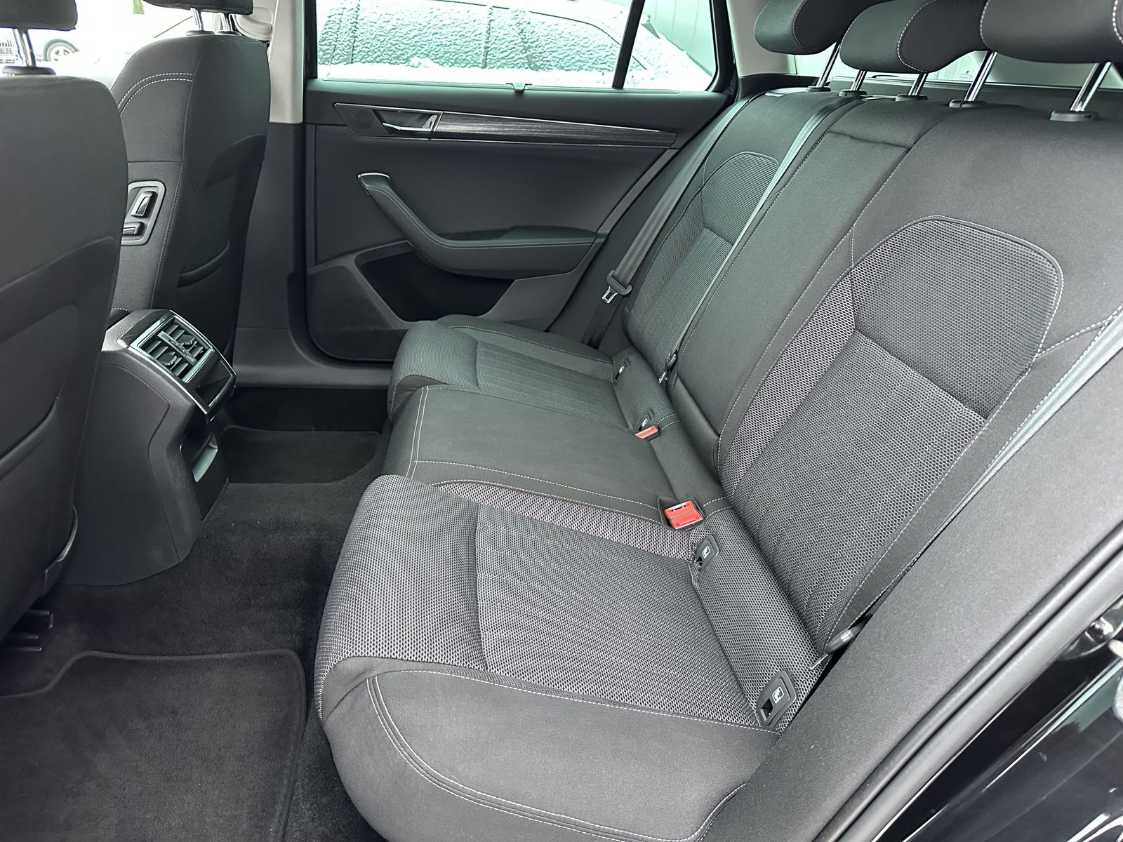 Fahrzeugabbildung SKODA Superb Combi 1.4 TSI DSG Style iV NAV+LED+ACC+PP