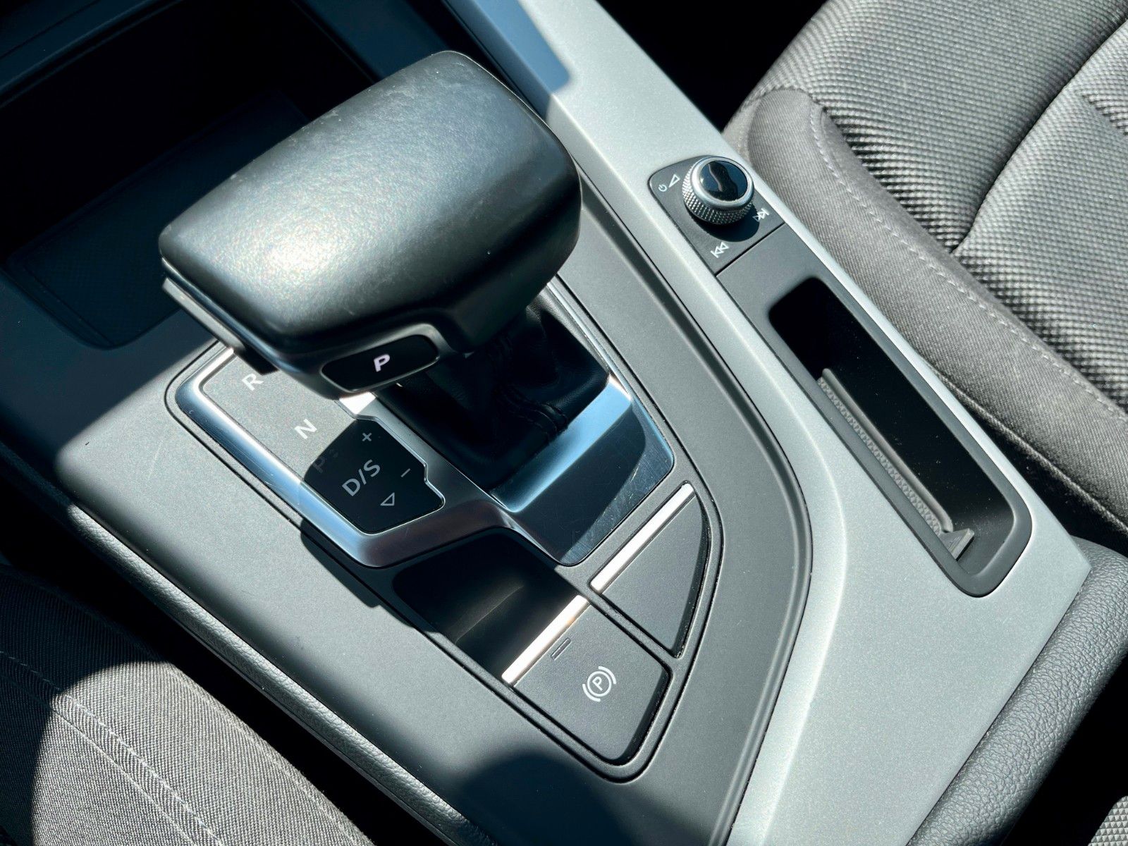 Fahrzeugabbildung Audi A4 Avant 35 TDI basis Aut. Navi LED 1.HAND PDC