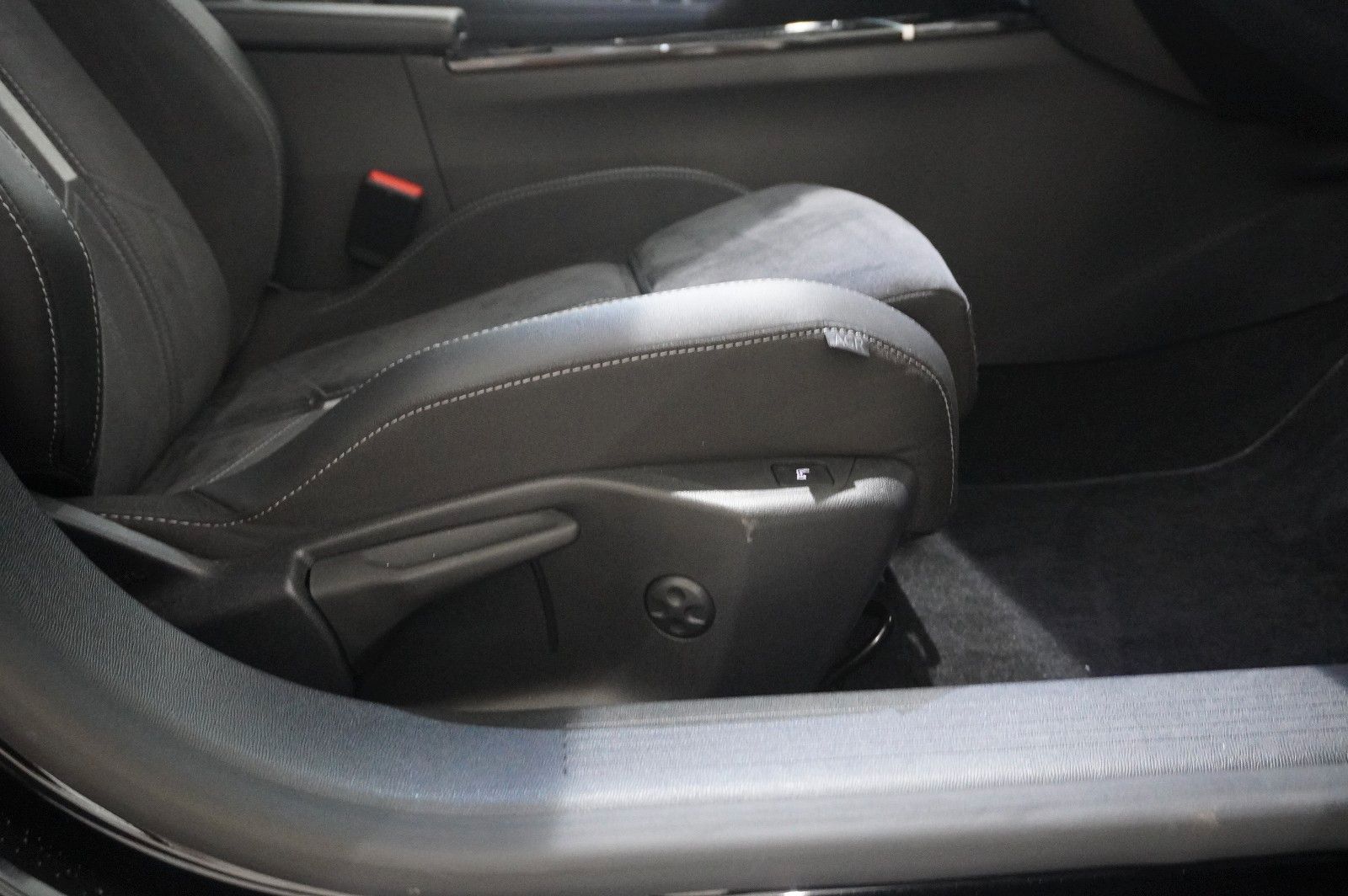 Fahrzeugabbildung Opel Astra L Lim. 1.6T PHEV GSe NAVI/LED/360°/SPORT