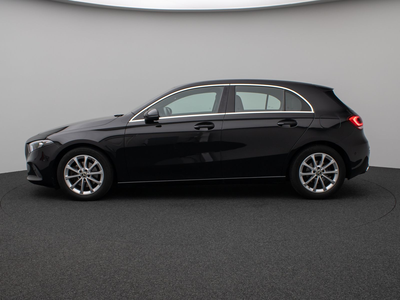 Fahrzeugabbildung Mercedes-Benz A 200 Navi PDC LED Sitzhzg Tempomat Sport 8fach