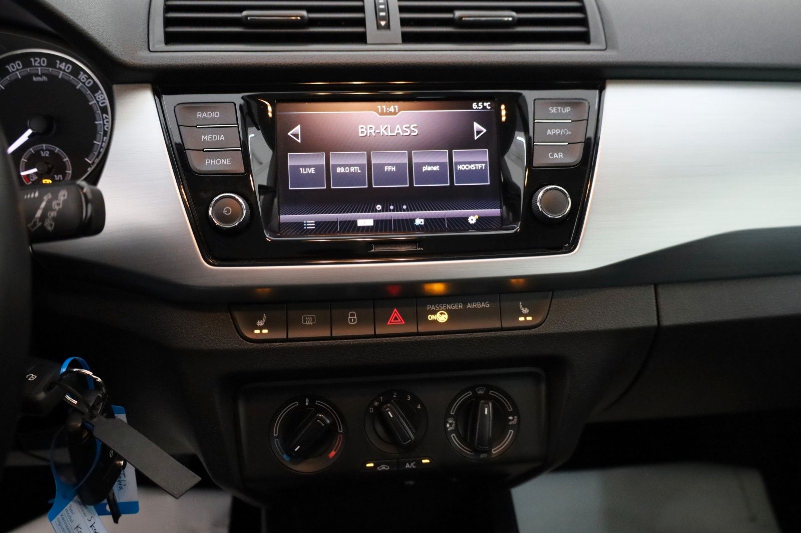 Fahrzeugabbildung SKODA Fabia Ambition SH,PDC,Kamera,Apple CarPlay,SR+WR