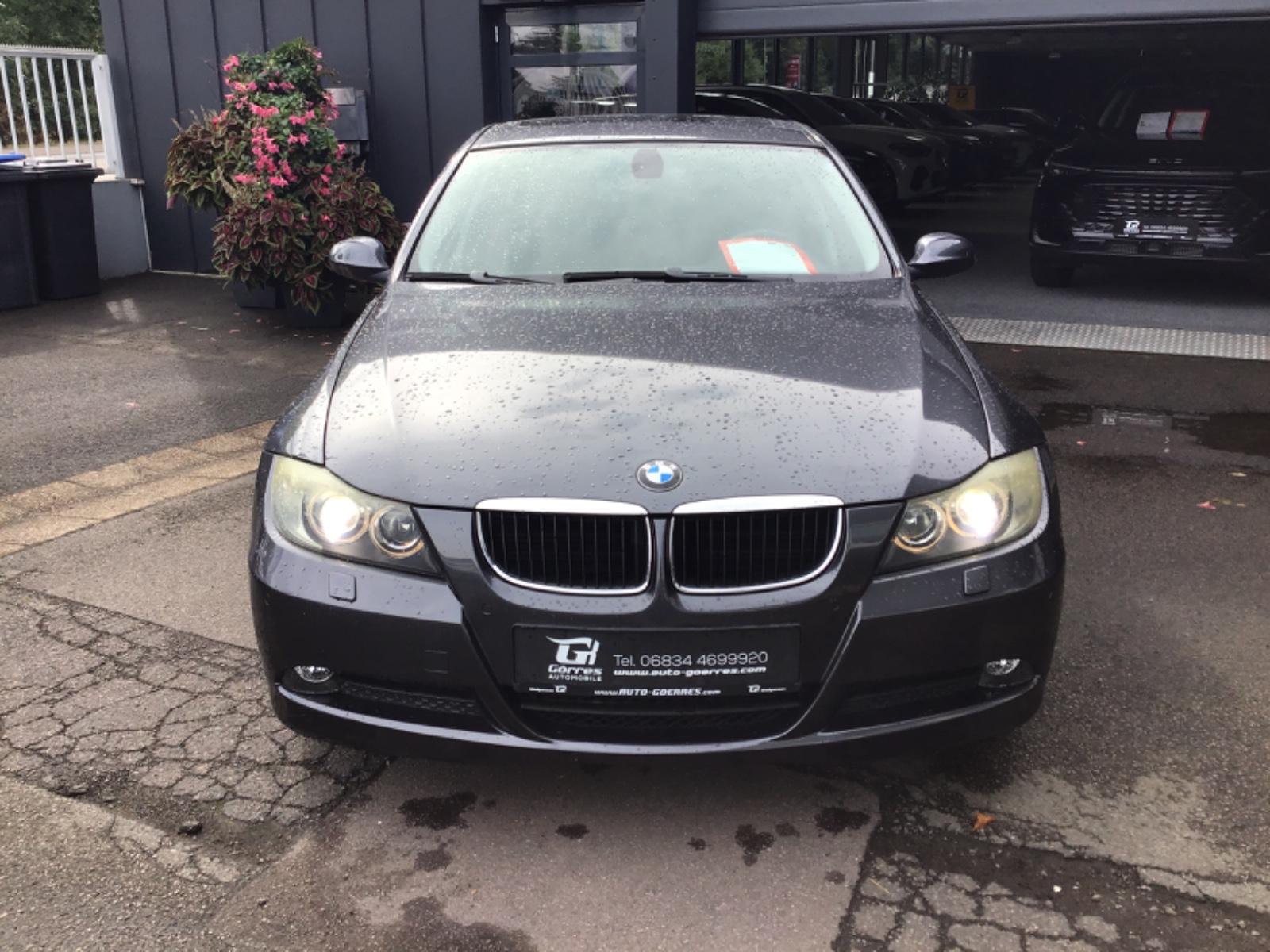BMW 320  Touring  mit Leder+ SSD