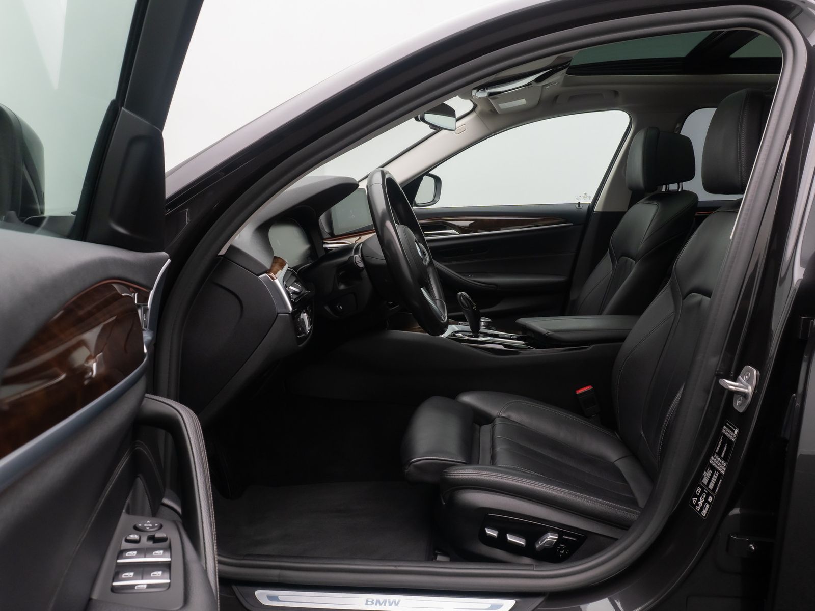 Fahrzeugabbildung BMW 540i xD HUD Kamera MSport Komfort Panorama19Zoll