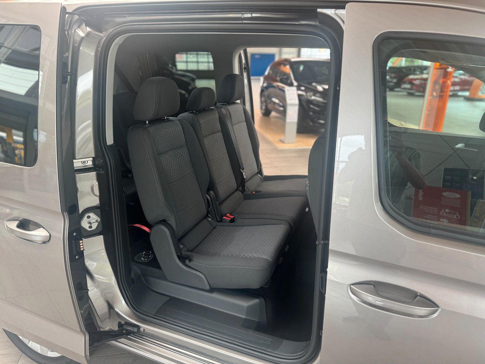 Fahrzeugabbildung Ford Grand Tourneo Connect Titanium
