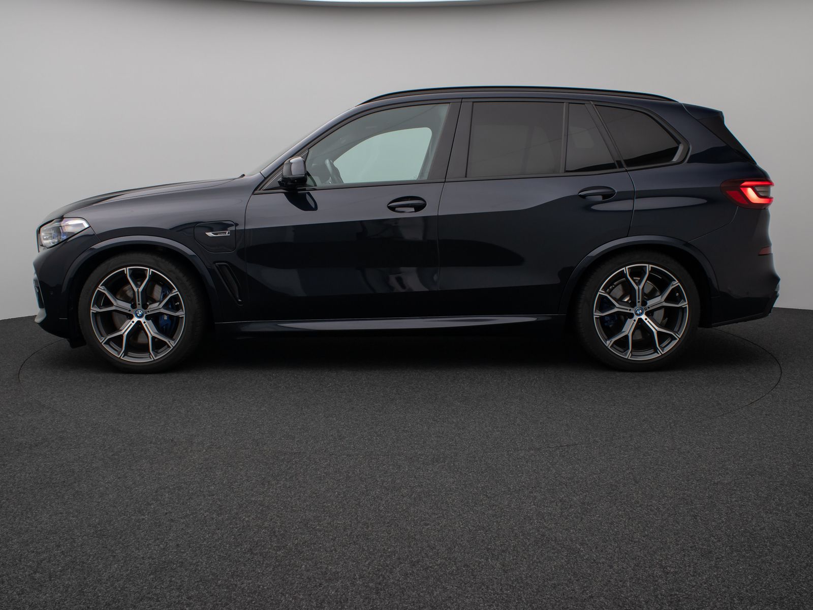 Fahrzeugabbildung BMW X5 xD45e M Sport 360°HUD DAB H/K Individual 21Zl