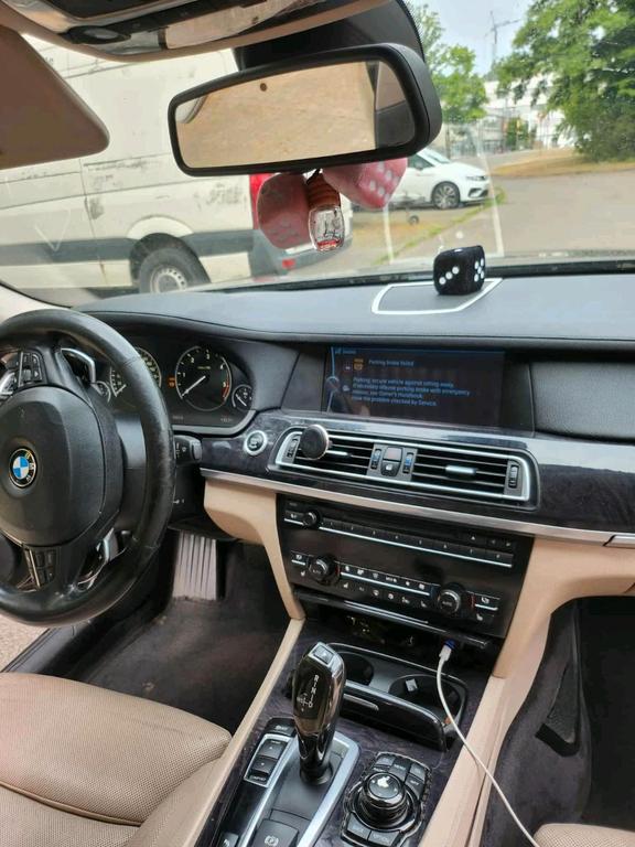 BMW 730