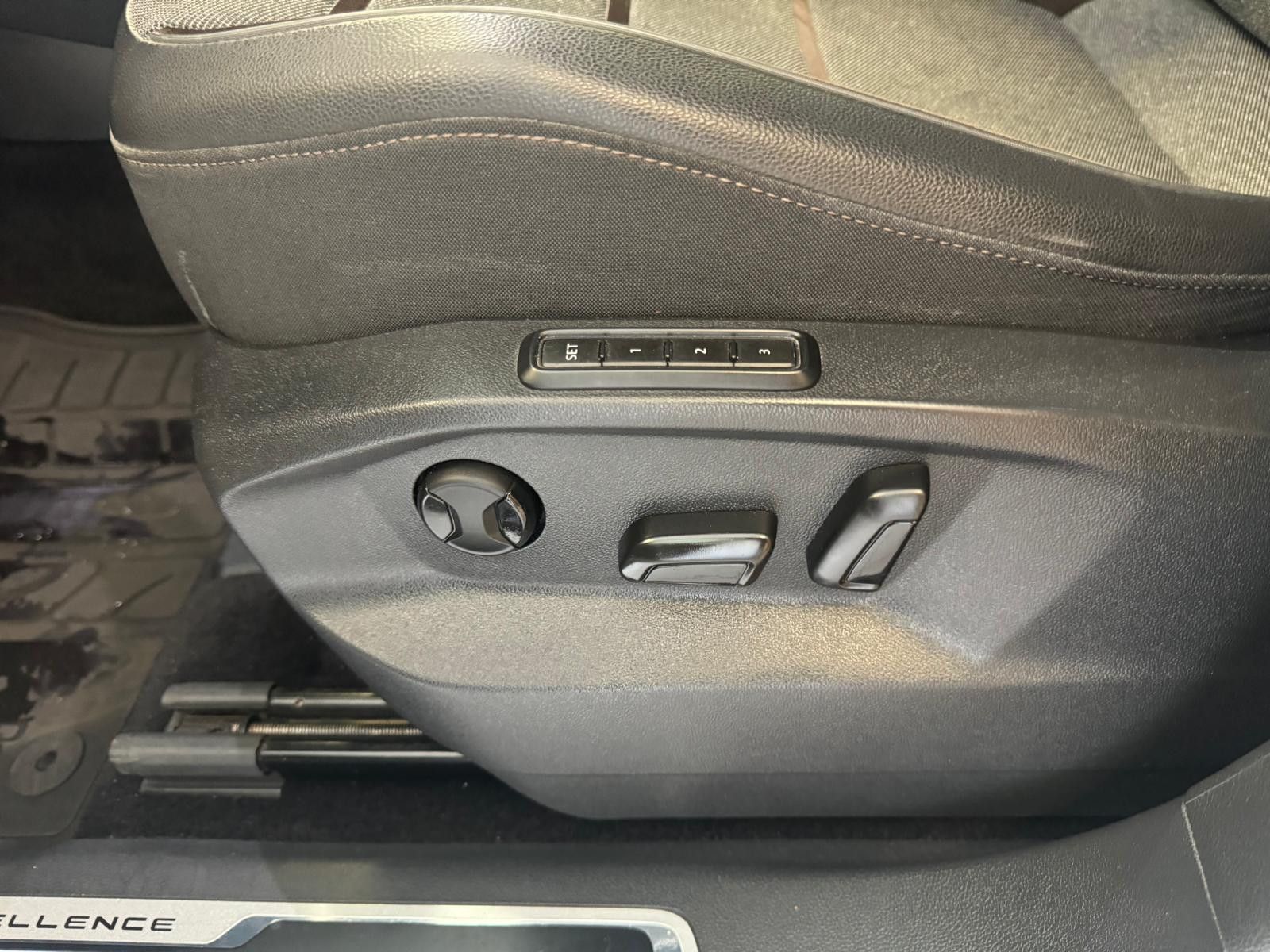 Fahrzeugabbildung SEAT Tarraco Xcellence 4Drive / NAVI/KLIMA/PANORAMA