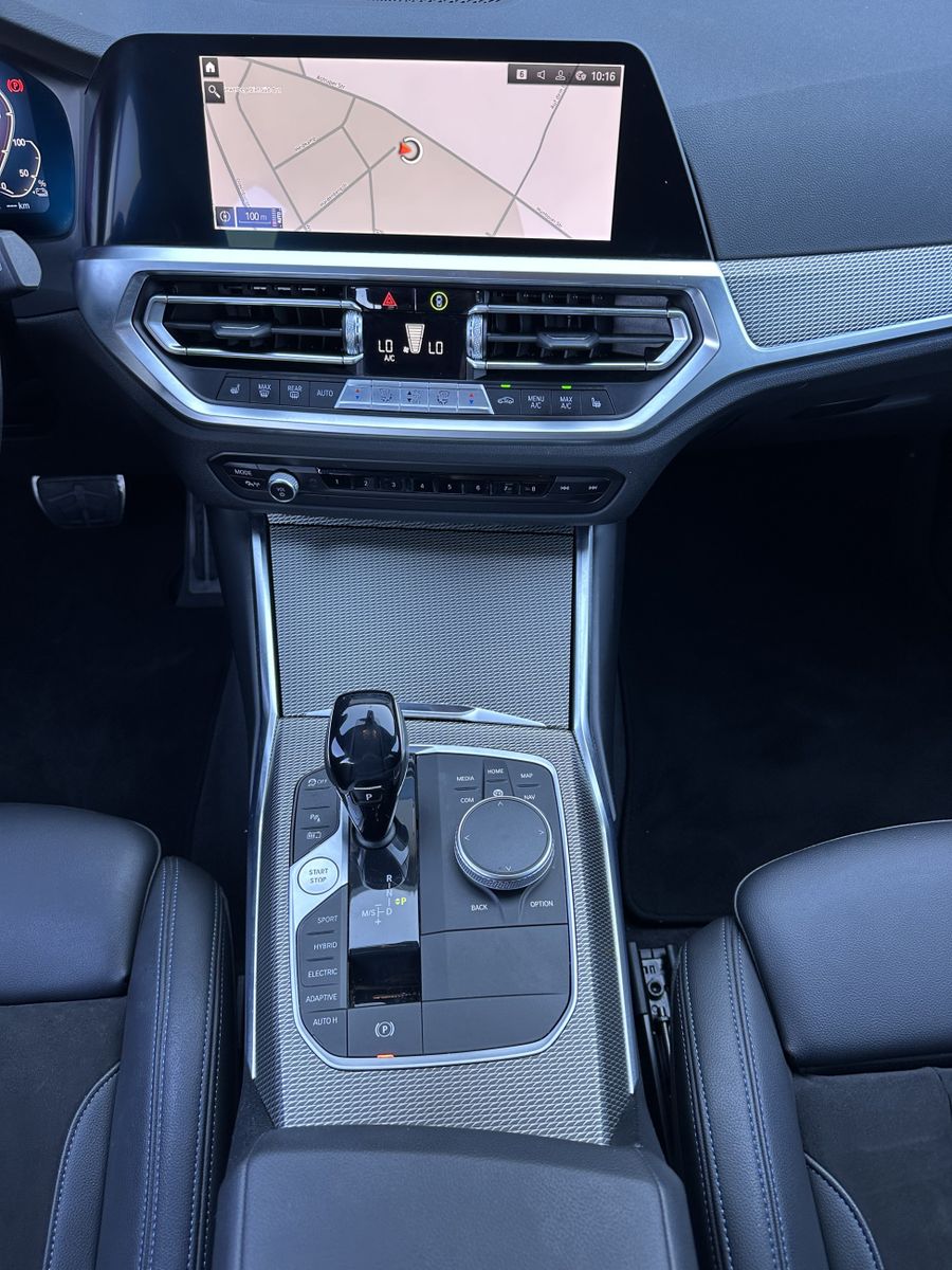 Fahrzeugabbildung BMW 330e Touring M-Sport NAV+LASER+KAM+19ZO+H&K+1HD