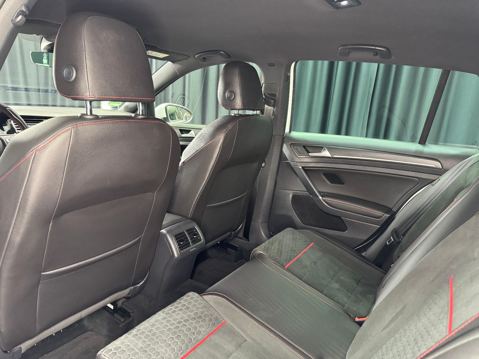 Fahrzeugabbildung Volkswagen Golf VII Lim. GTI BMT/Start-Stopp